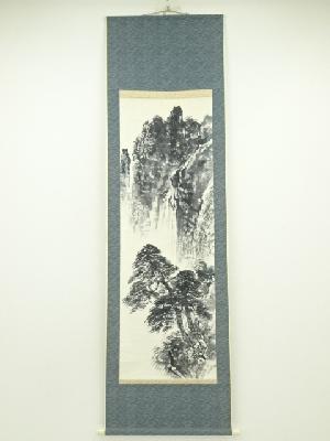 草泉筆　水墨山水　肉筆紙本掛軸（保護箱）